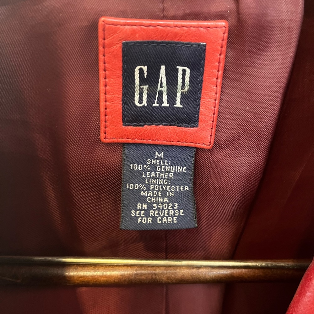 GAP Vintage Women's Vibrant Red Leather Jacket - Picture 3 of 3